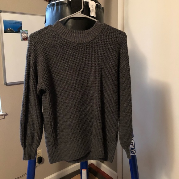‼️SALE‼️American Eagle Waffle Knit Sweater - Picture 2 of 3